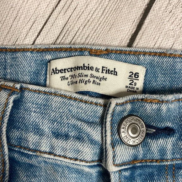 Abercrombie & Fitch 90’s Slim Straight Ultra High Rise Jeans - Picture 8 of 10